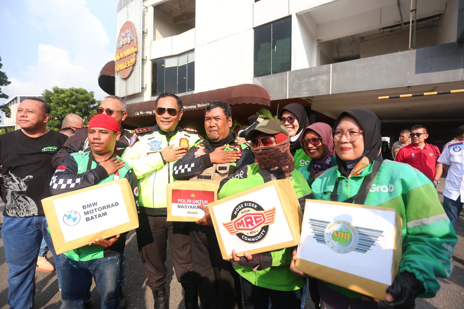 Polda Kepri Bersama Komunitas MOGE Gelar Touring dan Bakti Sosial