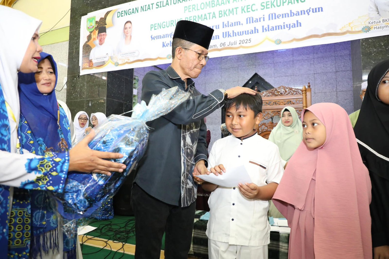 Amsakar Santuni Anak Yatim dan Meriahkan Lomba Hadroh Hingga Pawai