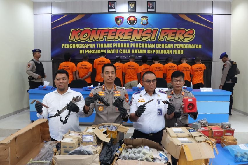 Ditpolairud Polda Kepri Ungkap Sindikat Pencurian Diatas Kapal Asing MV Tom Elizabeth di Selat Philip