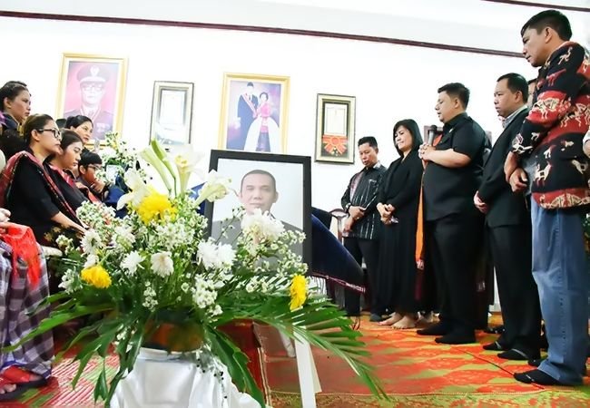 Bupati Samosir Sampaikan Belasungkawa atas Wafatnya Erikson Parulian Simanihuruk