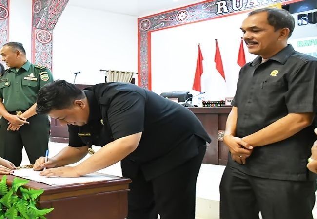 Tiga Ranperda Disahkan Menjadi Perda, Bupati Samosir: Demi Tata Kelola yang Lebih Baik