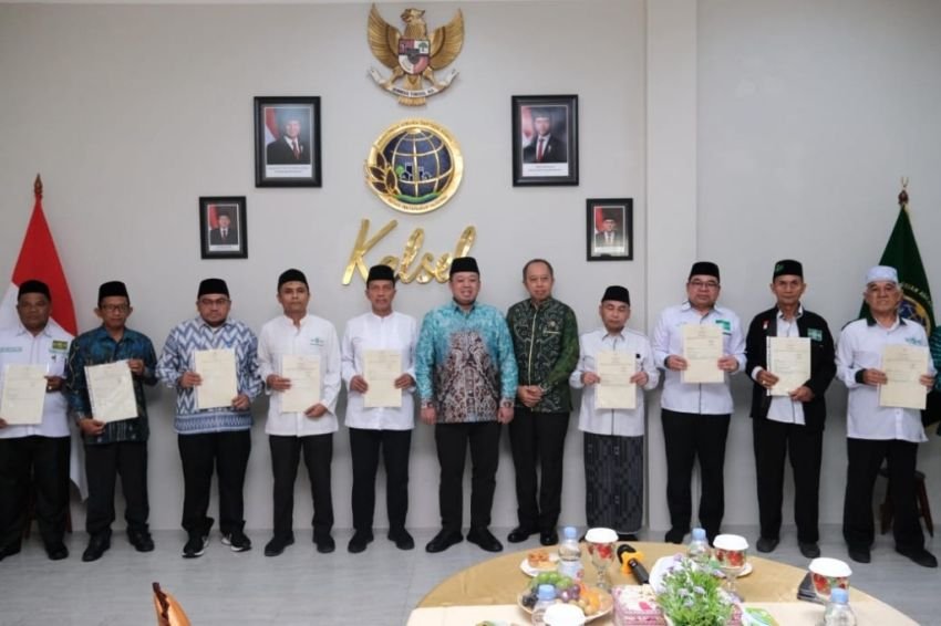 Menteri ATR Serahkan 11 Sertipikat Wakaf ke PCNU Kalsel