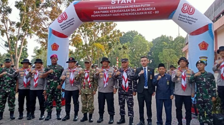 Ketua Komisi I DPRD Batam Hadiri Penyerahan Bendera Merah Putih untuk Upacara 17 Agustus