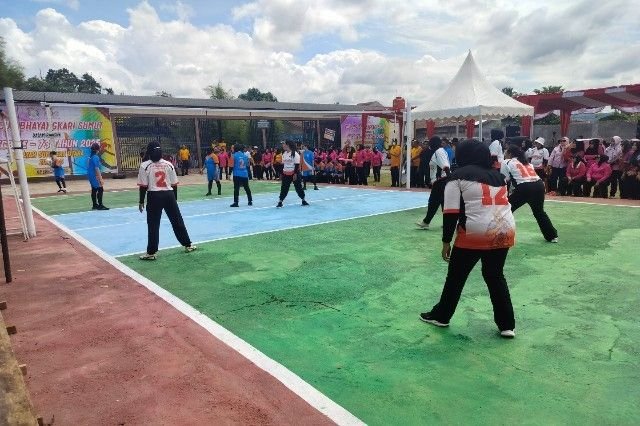 Volly Cup Bhayangkari Resmi Dibuka, Polres Tapsel Libas Madina Score 2-0
