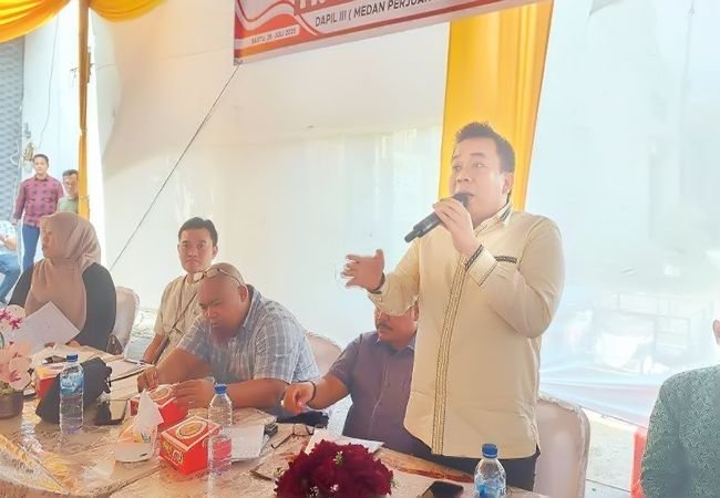 Warga Menangis Sampaikan Keluhan, Zulkarnaen Janji Perjuangkan Hak Penerima Bantuan Sosial