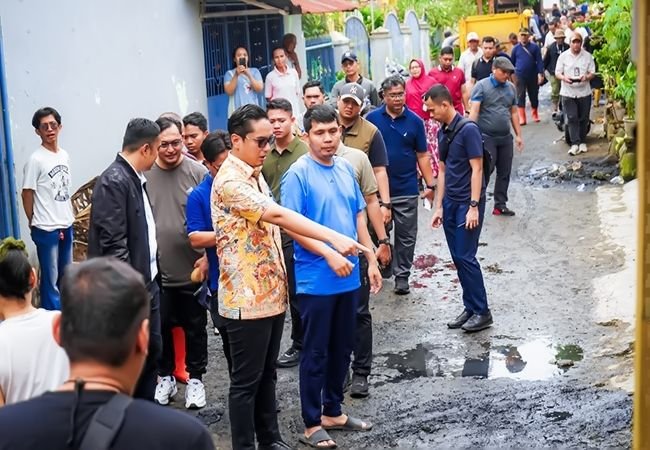 Wali Kota Medan Tinjau Gotong Royong Warga Medan Tembung, Perintahkan Perbaikan Drainase dan Jalan Rusak