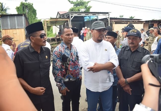 Eksekusi Penertiban Kios Pedagang di Luar Pasar Tradisional Tanjung Pura Berjalan Tertib