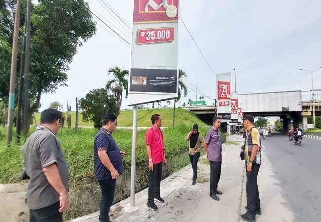Komisi IV DPRD Medan Desak Satpol PP Bongkar Reklame Rokok Ilegal di Jalan Letda Sujono
