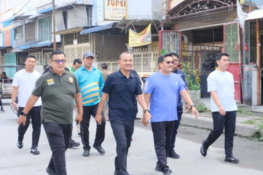 Wali Kota Tanjung Balai  Bersama Sekdaprovsu Jalan Sehat  Keliling Pusat Kota Tanjung Balai