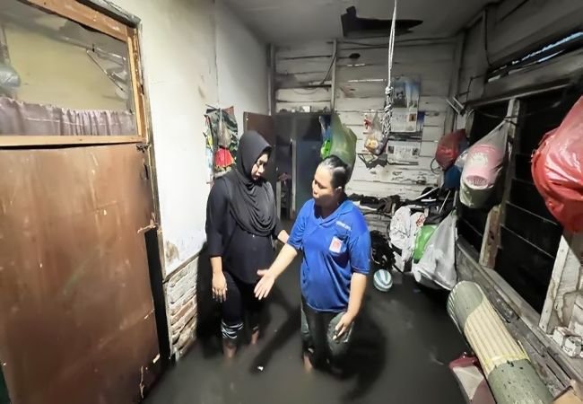 Lailatul Badri Tinjau Rumah Warga Tergenang Banjir di Gg Tahir Medan Timur