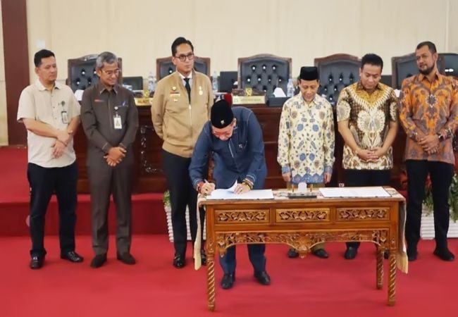 Wali Kota dan DPRD Medan Tandatangani Nota Kesepakatan Perubahan APBD 2025