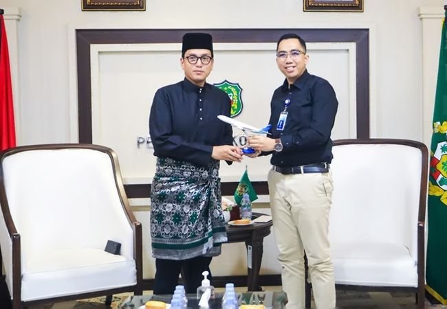 Wali Kota Medan Ajak Garuda Indonesia Promosikan Kuliner dan Produk UMKM di Pesawat