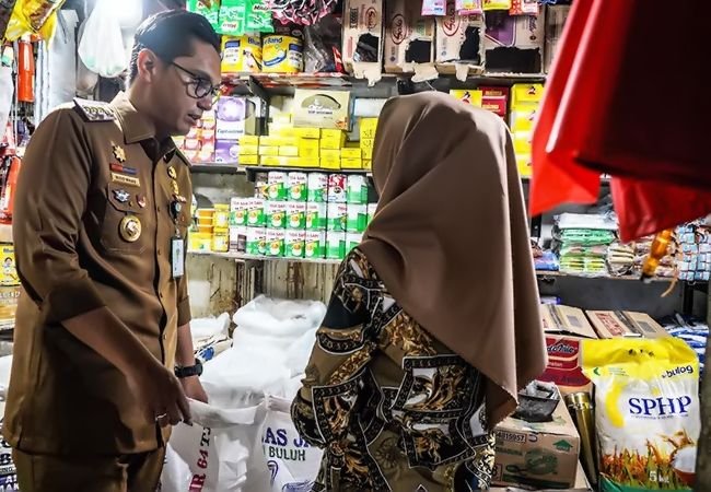 Wali Kota Medan Sidak Pasar Sei Sikambing, Temukan Pasokan Beras SPHP Tersendat