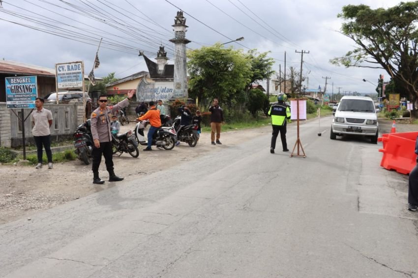 Polres Dairi Amankan Jalannya Lomba KONI Dairi Run 5K Tingkat Pelajar Se-Kabupaten Dairi dan Pakpak Bharat