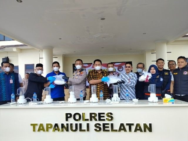 Polres Tapsel Musnahkan 2,8 Kg Sabu, Kapolres: “Peran Masyarakat Sangat Penting”