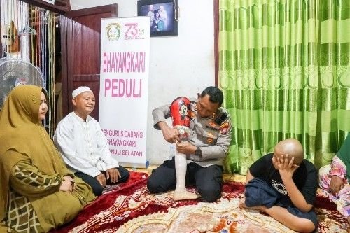 Kapolres Tapsel Serahkan Kaki Palsu, Tumbuhkan Harapan Baru untuk Anak Anggota