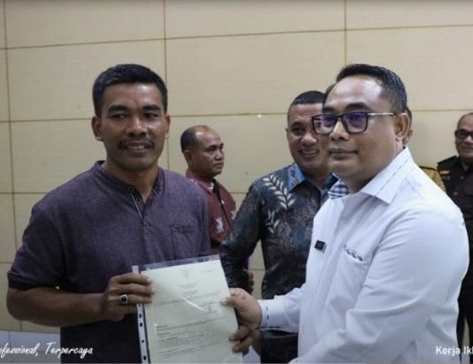 Penyerahan Sertipikat Program PTSL di Kabupaten Padang Lawas Utara