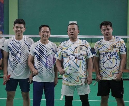 Menteri Nusron dan Wali Kota Palembang Tunjukkan Semangat Sportivitas di Lapangan PORNAS KORPRI XVII