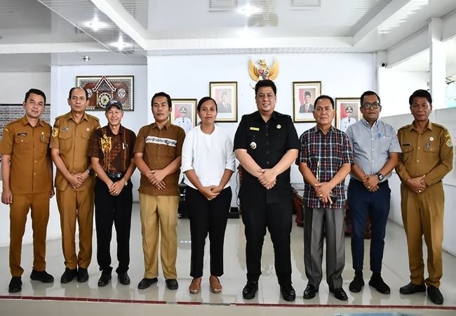 Bupati Vandiko Dukung Tahun Transformasi HKBP dan Parheheon Ama Distrik VII Samosir