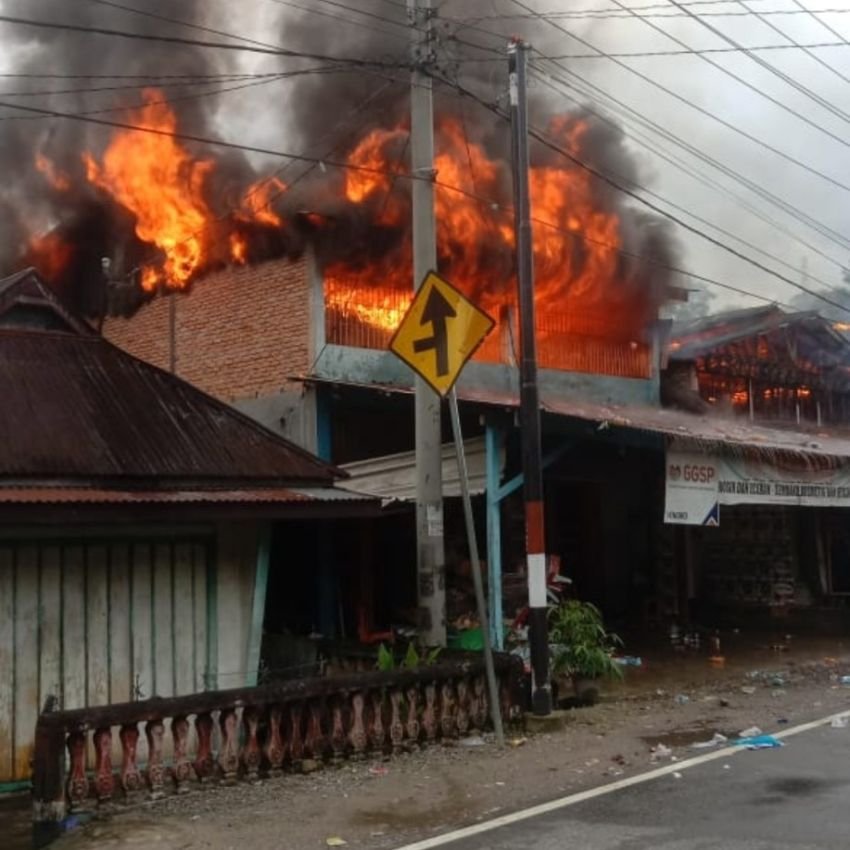 Usai Diterjang Banjir, Kelurahan Sayur Matinggi Kini Dilanda Kebakaran Hebat