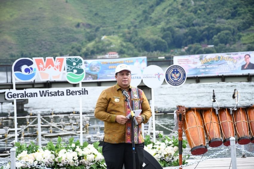 Bupati Samosir Canangkan Gerakan Wisata Bersih dan Visit Samosir Years 2025&ndash;2026 di Waterfront Pangururan