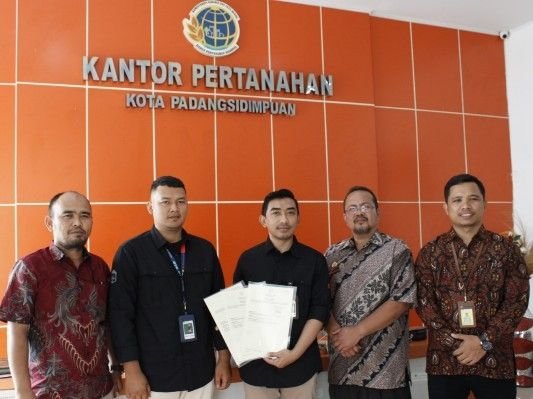 Pengelolaan Aset Modern, Kantah P. Sidimpuan Serahkan BMN E-Sertipikat ke KPKNL