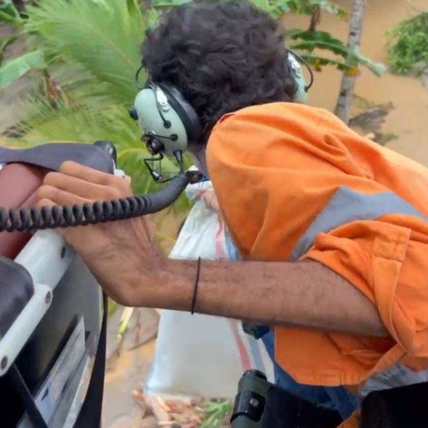 PT Agincourt Resources Drop Logistik dari Udara untuk Warga Terisolir di Sipisang, Batang Toru