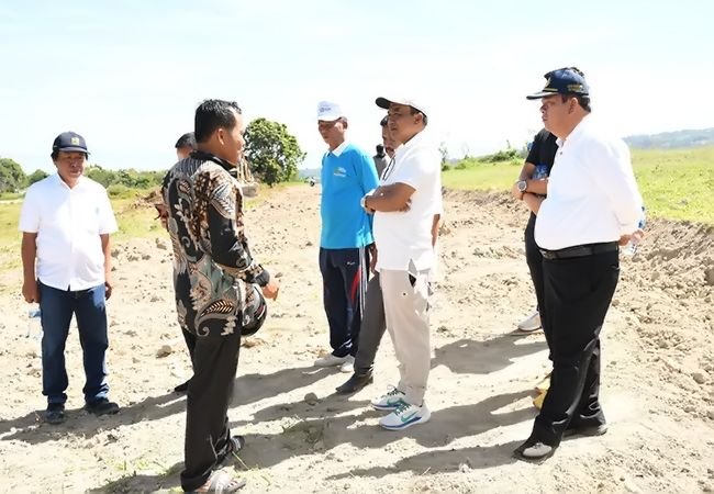 Wakil Bupati Samosir Tinjau Langsung Pembukaan Jalan Pangururan Bypass