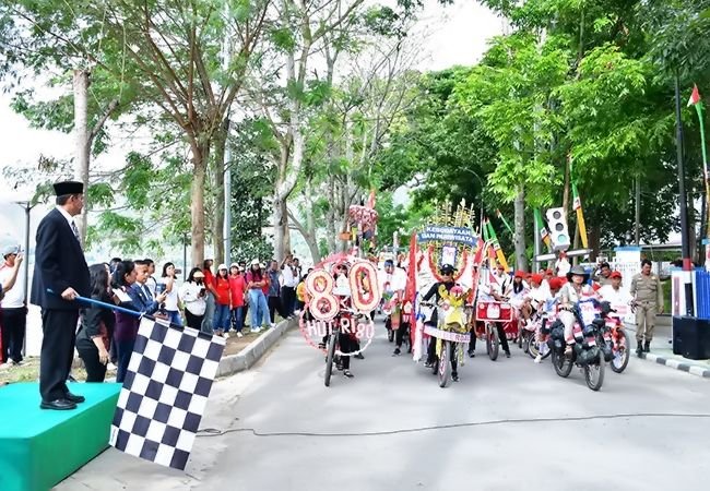 Lomba Sepeda Hias Warnai Semarak HUT ke-80 RI di Kabupaten Samosir