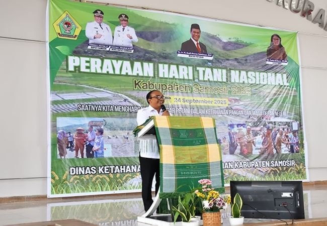 Hari Tani Nasional di Samosir Dimeriahkan dengan Pameran UMKM dan Pengukuhan Petani Milenial