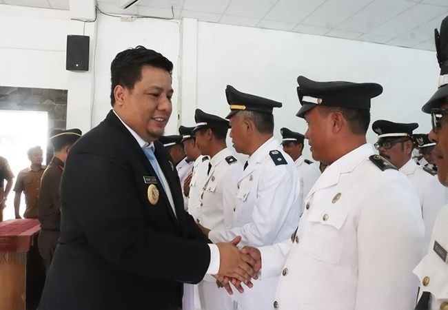 Bupati Samosir Kukuhkan 25 Kepala Desa untuk Perpanjangan Masa Jabatan Dua Tahun