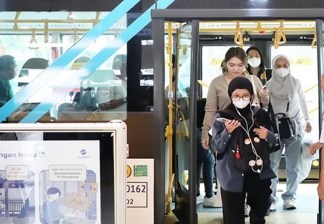 Pemprov DKI Jakarta Gratiskan Transportasi Massal untuk 15 Golongan, Termasuk Pekerja Bergaji di Bawah Rp6,2 Juta