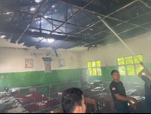 Kebakaran Guncang SMA 5 P.Sidimpuan, Ratusan Siswa Berhamburan