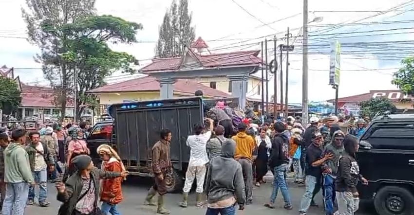 Polres Dairi Dilempari Batu dan Botol, 10 Personil Alami Luka, Beberapa Provokator Turut Diamankan