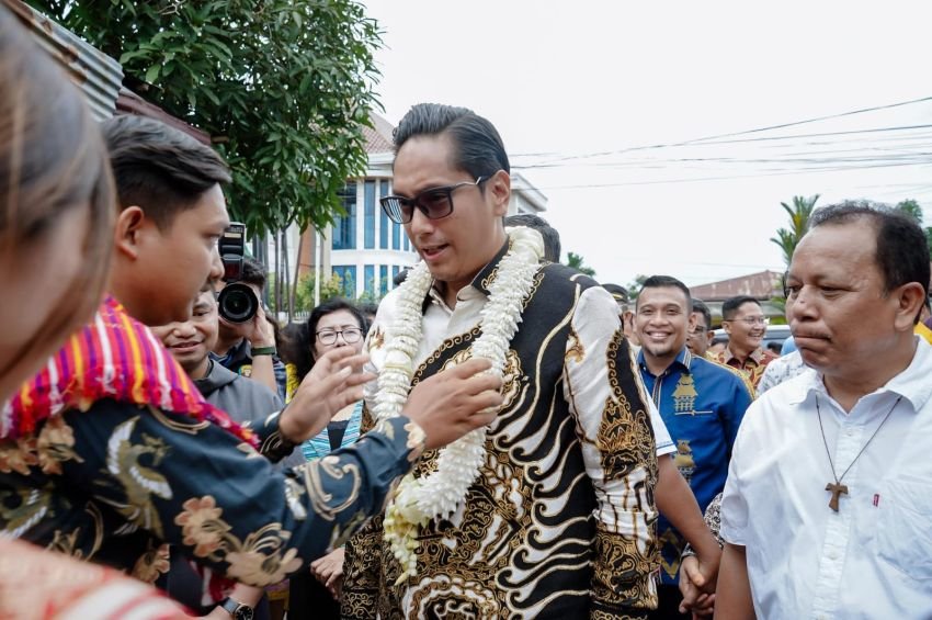 Safari Natal di Paroki St. Fransiskus Assisi Padang Bulan, Rico Waas Ajak Jemaat Perkuat Keharmonisan Keluarga