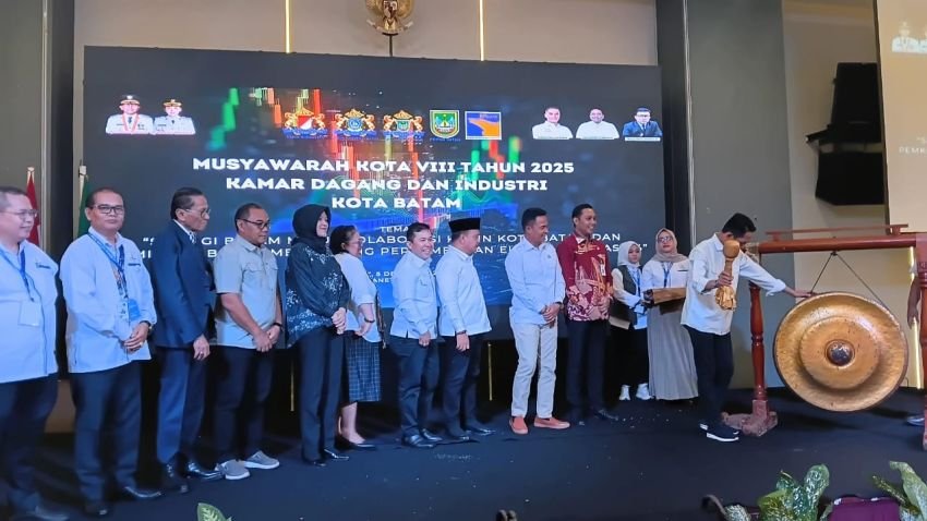 Amsakar Achmad Resmi Buka Musyawarah Kota ke-VIII KADIN Kota Batam Periode 2025-2030