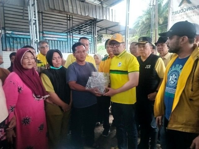 Golkar Tegaskan Komitmen Kemanusiaan, Ahmad Doli Turun Langsung Berikan Bantuan ke Tapsel-Tapteng