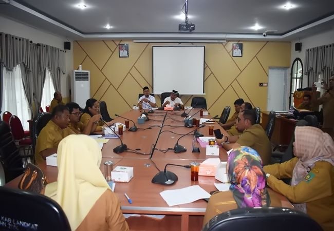 Komisi III DPRD Langkat Gelar RDP Evaluasi Capaian PAD Tahun 2025