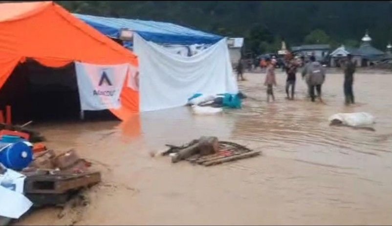 Sungai Aek Garoga Meluap Lagi ! Posko Banjir Terendam, Warga Panik Menyelamatkan Diri