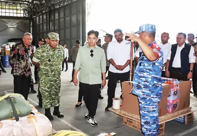 Wapres Gibran Tinjau Gudang Logistik di Lanud Soewondo, Pastikan Bantuan untuk Korban Bencana Tersalurkan Cepat dan Tepat