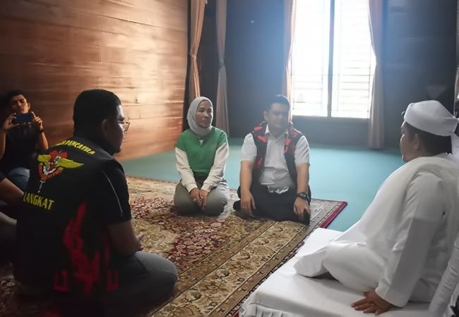Ketua DPRD Langkat Serahkan Bantuan untuk Tuan Guru Babussalam dan Warga Terdampak Banjir