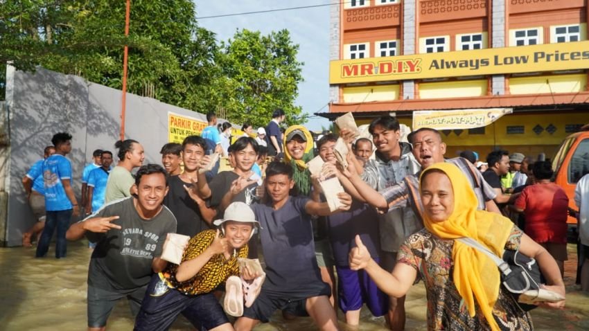 Pemkab Langkat Kirim Satu Truk Bantuan Logistik untuk Warga Terdampak Banjir di Tanjung Pura