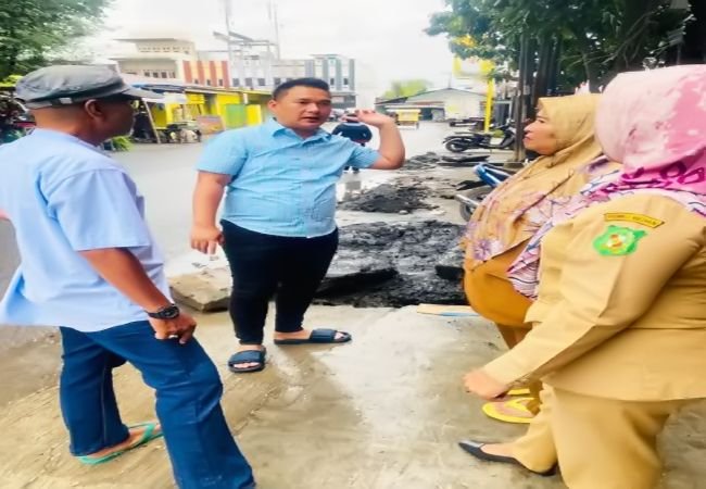 Reza Pahlevi Lubis Dampingi P3SU Bersihkan Drainase di Tanjung Gusta