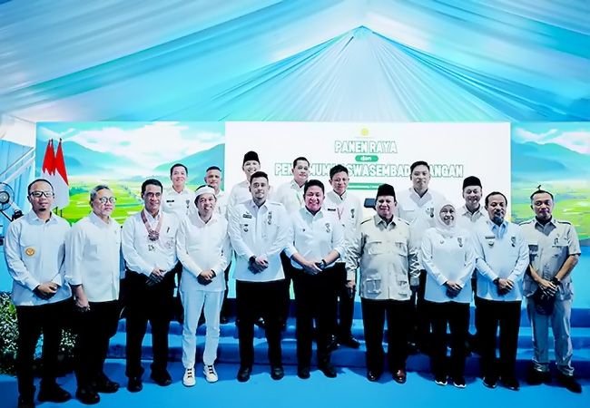 Bobby Nasution Terima Satya Lencana Wirakarya atas Kontribusi Swasembada Pangan Sumut