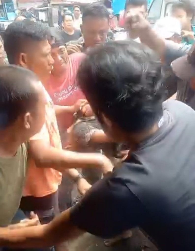 Diduga Curi Uang Toko, Pria di Padangmatinggi Babak Belur Diamuk Warga