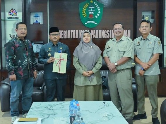 Perkuat Legalitas Aset Daerah, Kantor Pertanahan Serahkan Sertipikat Tanah ke Pemko P.Sidimpuan