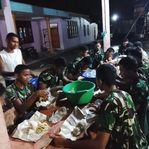 Hangat di Tengah Pengabdian, Satgas TMMD Ke-127 Sahur Bersama di Batu Rosak
