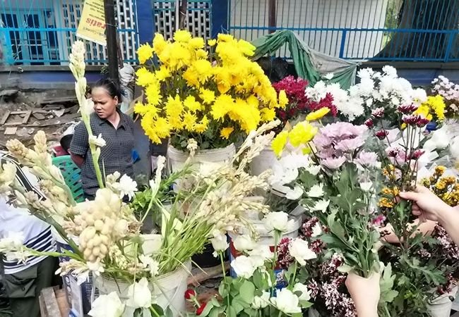 Makna &ldquo;Hua Kai Fu Gui&rdquo; Hidupkan Tradisi Bunga saat Imlek