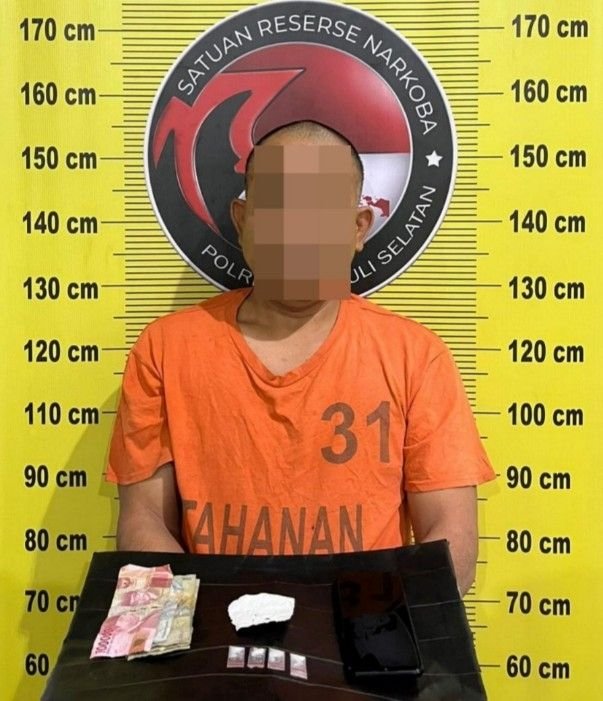 Subuh-Subuh Digerebek! Penjual Sabu 0,32 Gram Diciduk di Warung Aek Haruaya