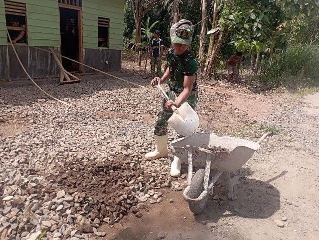 Ayunan Sekop TMMD 127, Harapan Warga Kelurhaan Sangkunur Terangkat